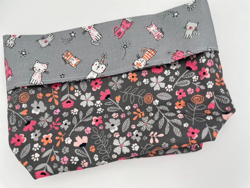 Reusable Popcorn Bag, Reusable Microwave Popcorn, Microwave Popcorn Cozy, Eco-Friendly Snack Holder - Kitty Floral Gray