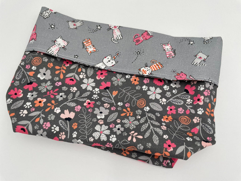 Reusable Popcorn Bag, Reusable Microwave Popcorn, Microwave Popcorn Cozy, Eco-Friendly Snack Holder - Kitty Floral Gray