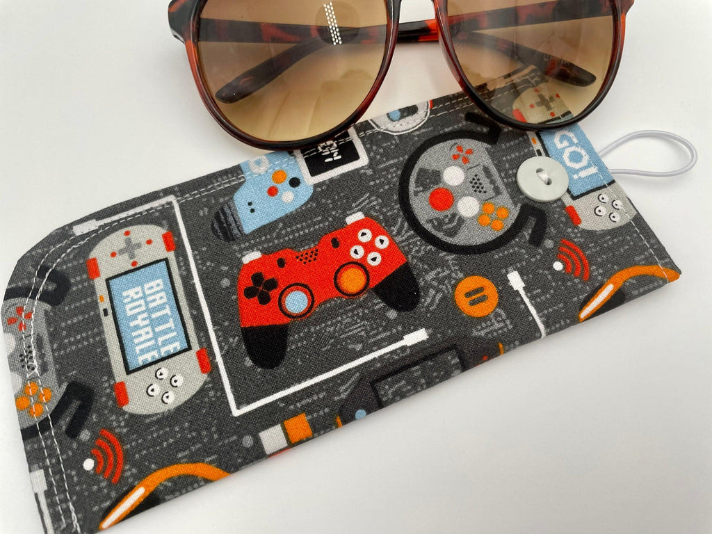 Fabric Eyeglass Case, Slip On Sunglass Sleeve, Reading Glasses Pouch, Eyeglass Holder - Video Gamer